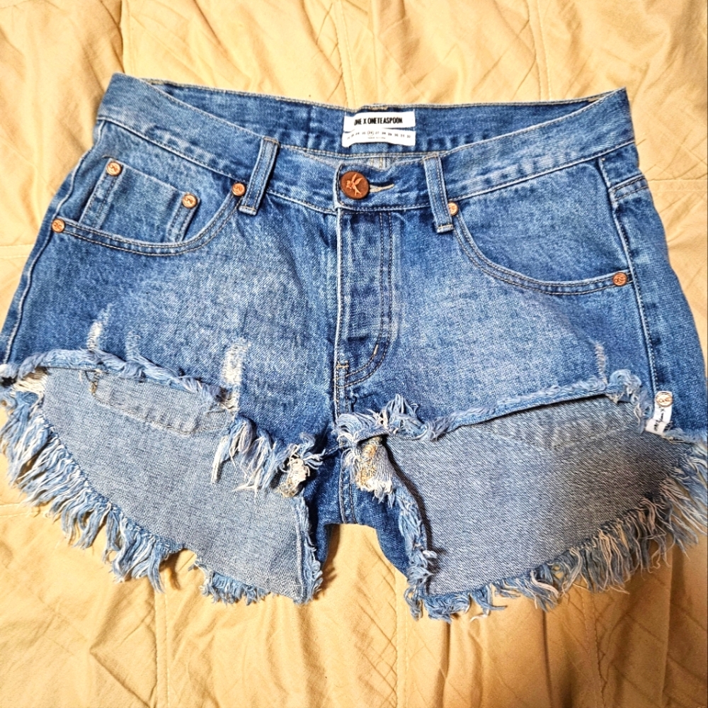 ONE TEASPOON distressed denim shorts size 26 EUC